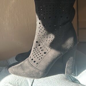Steve Madden Ennie Black Suede Cutout Boots